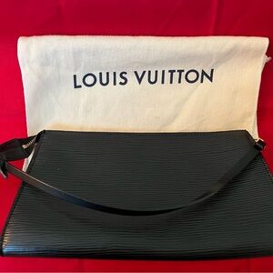 Louis Vuitton Poche. (Great price)